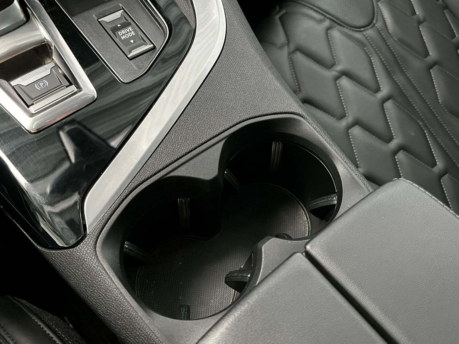 Grå Peugeot 3008 fra 2022