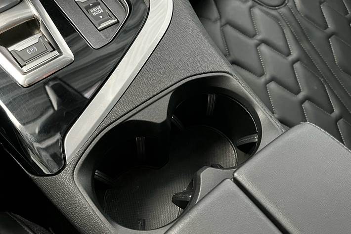 Grå Peugeot 3008 fra 2022