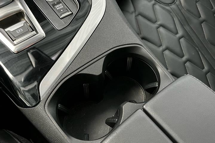Grå Peugeot 3008 fra 2022