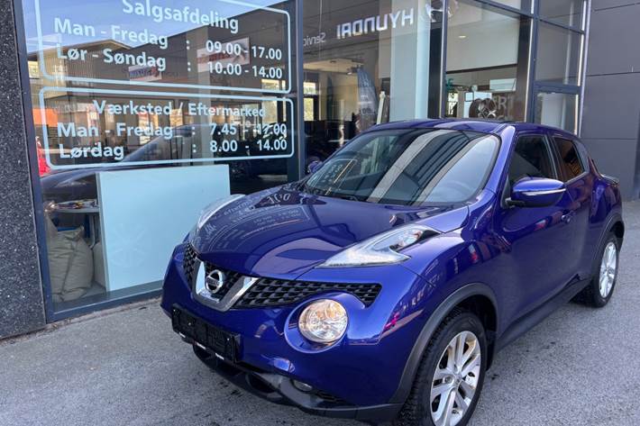 Blå Nissan Juke fra 2016 set udefra