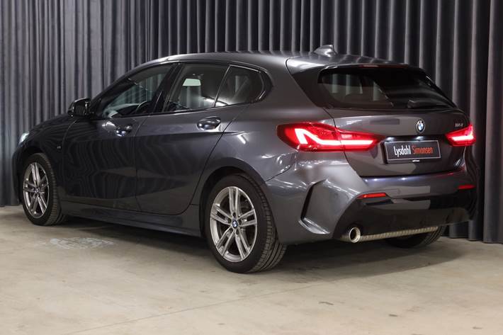 Grå BMW 118i fra 2020