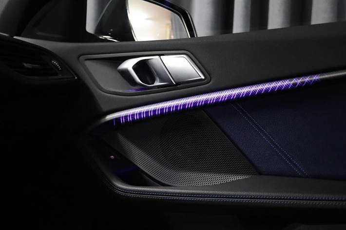 Grå BMW 118i fra 2020