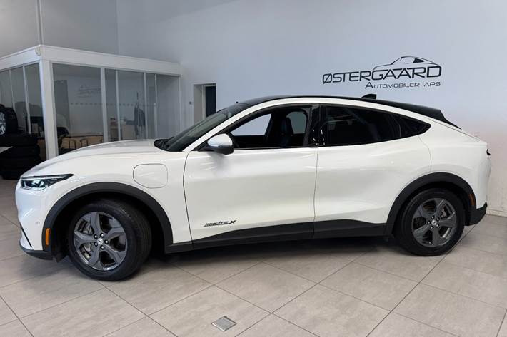 Hvid Ford Mustang Mach-E fra 2023