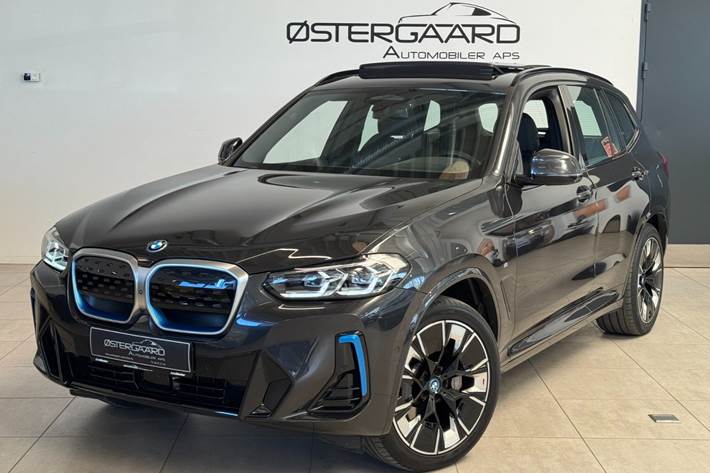 Grå BMW iX3 fra 2023
