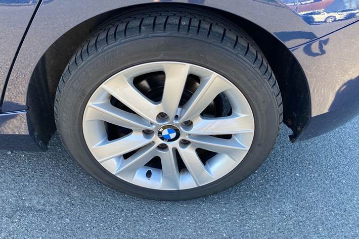 Blå BMW 114d fra 2013