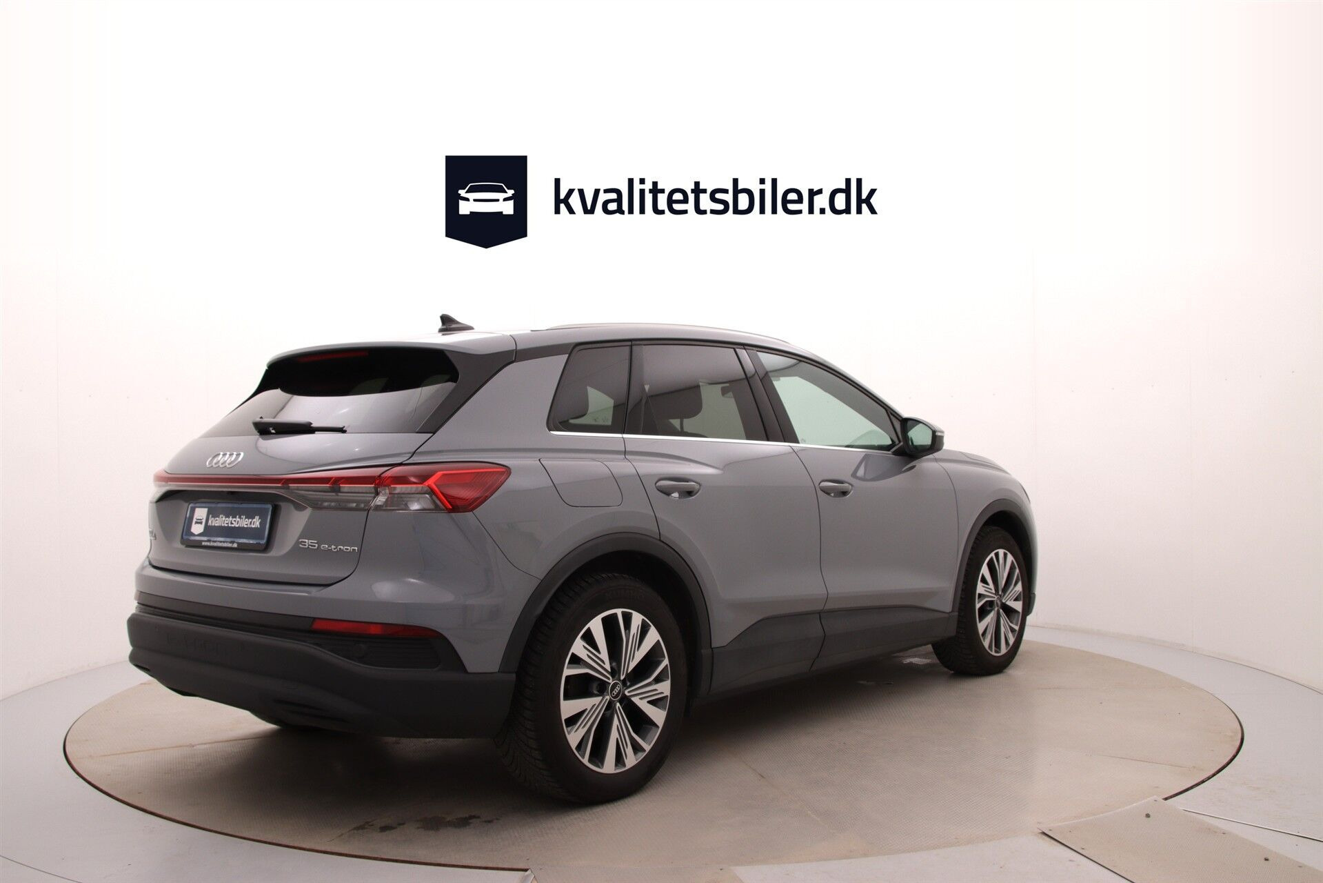 Grå Audi Q4 fra 2021