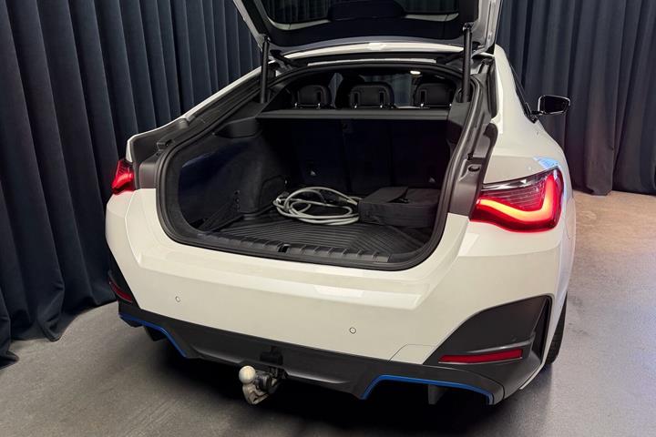Hvid BMW i4 fra 2022