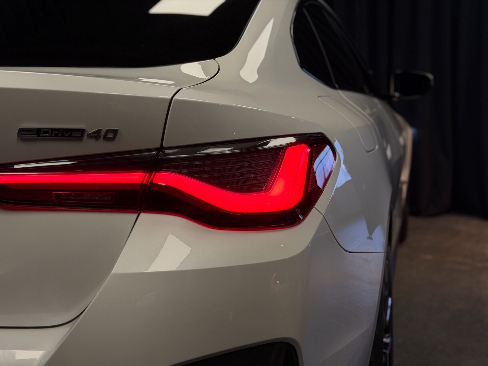 Hvid BMW i4 fra 2022