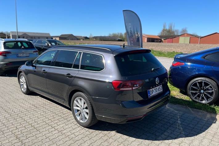 Sort VW Passat fra 2019