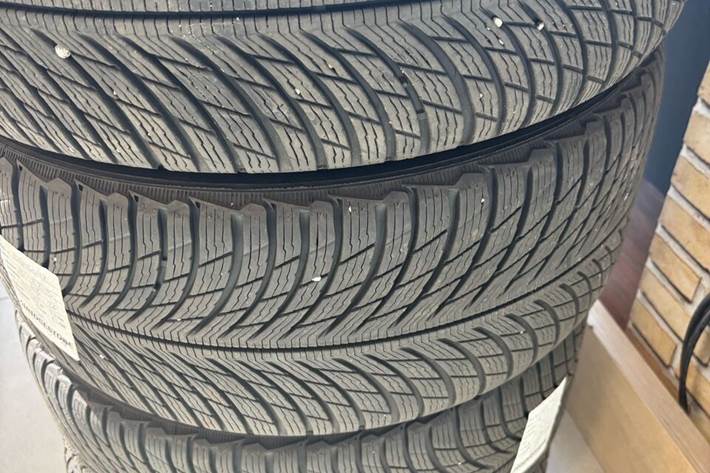 Sort Mercedes C200 fra 2021