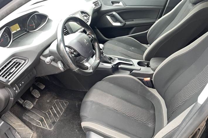 Sort Peugeot 308 fra 2015