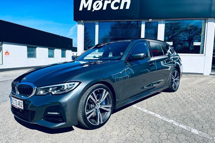 Grå BMW 330i fra 2021
