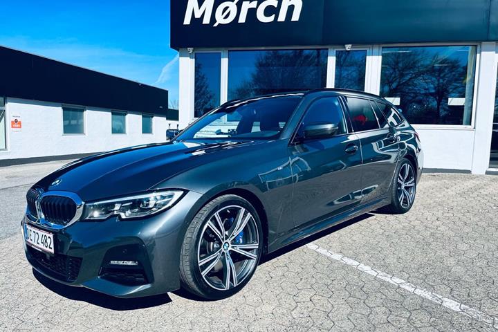 Grå BMW 330i fra 2021