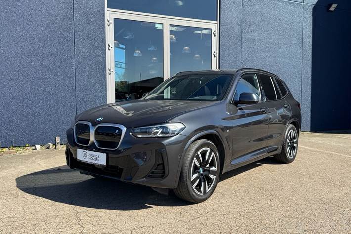 Grå BMW iX3 fra 2023