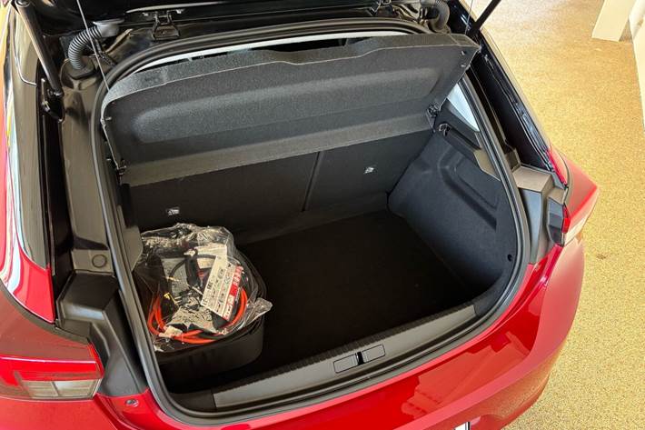 Rød Opel Corsa-e fra 2023