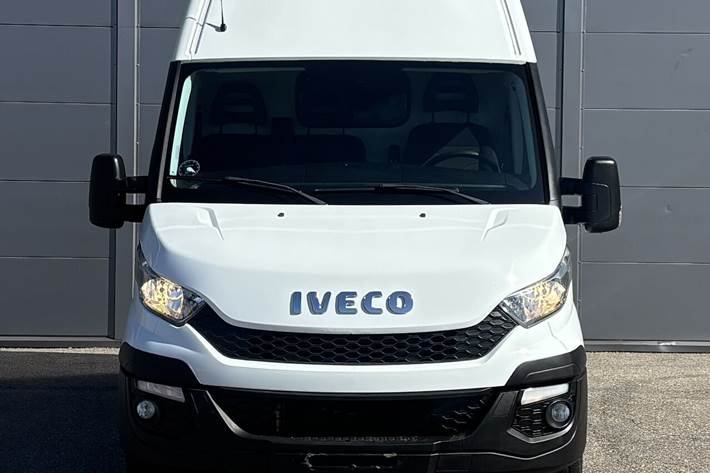 Hvid Iveco Daily fra 2016
