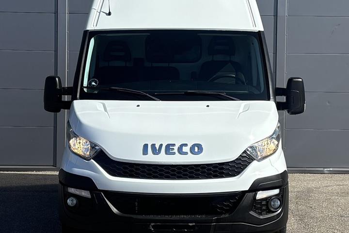 Hvid Iveco Daily fra 2016