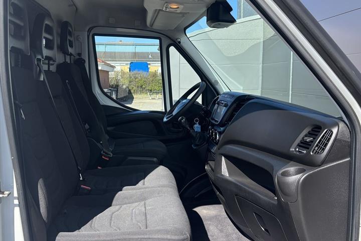 Hvid Iveco Daily fra 2016