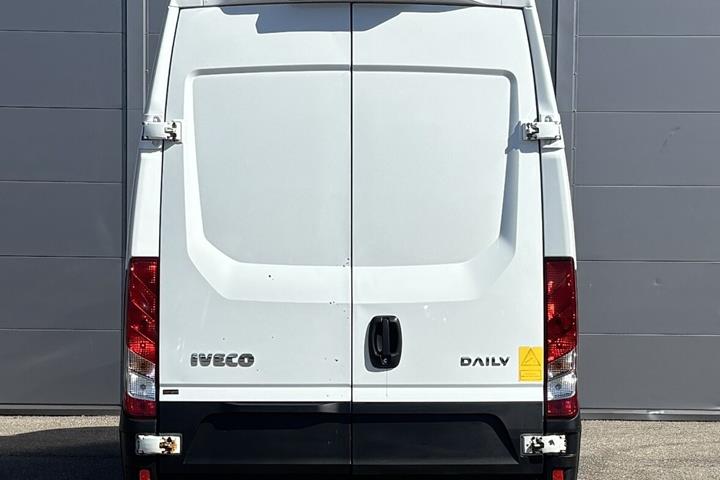 Hvid Iveco Daily fra 2016