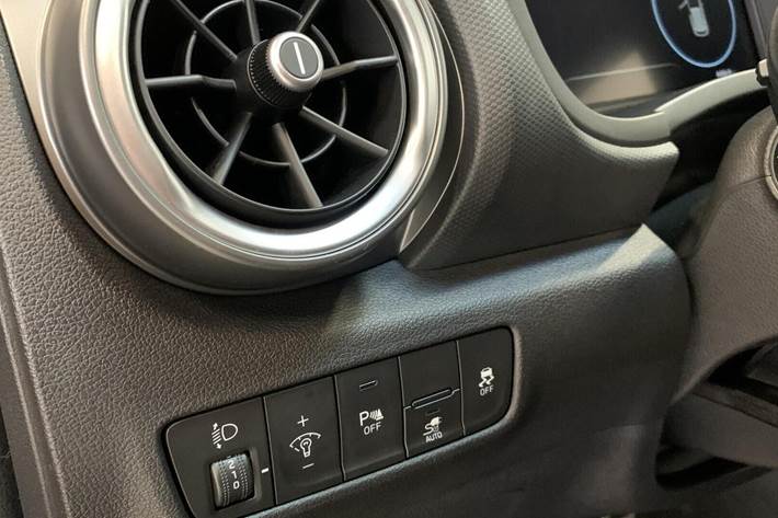 Blå Hyundai Kona fra 2022