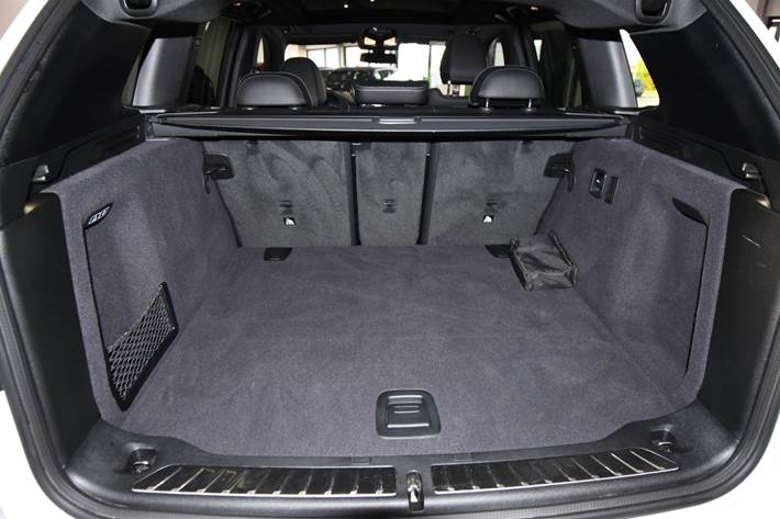 Grå BMW iX3 fra 2025