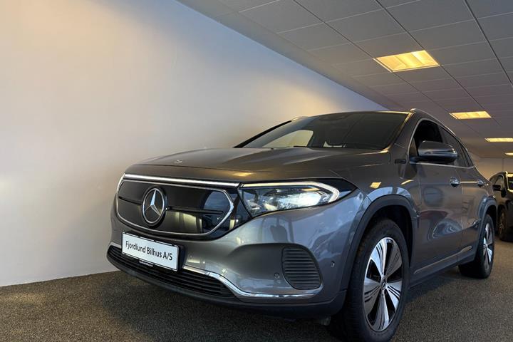 Grå Mercedes EQA250 fra 2021 set udefra