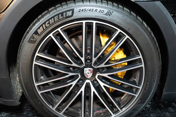 Sort Porsche Taycan 4 fra 2021