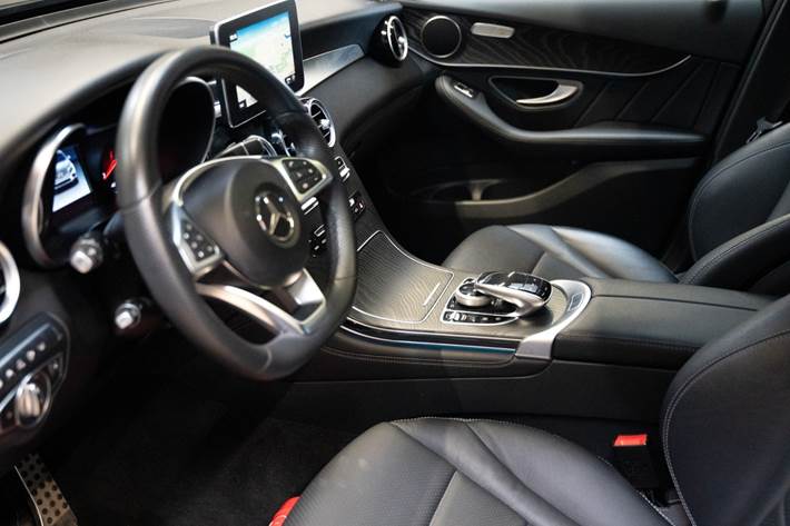 Sort Mercedes GLC300 fra 2017