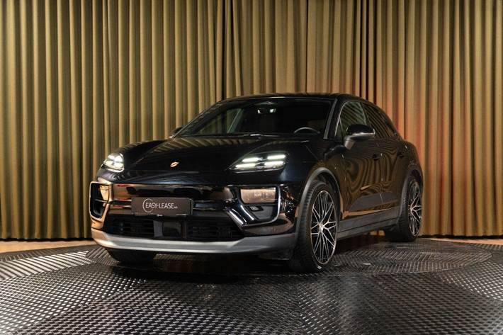 Sort Porsche Macan 4 fra 2024
