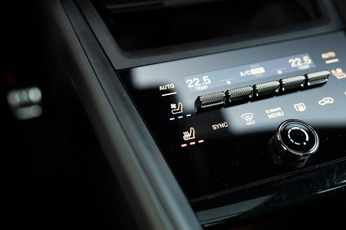 Sort Porsche Macan Turbo fra 2024