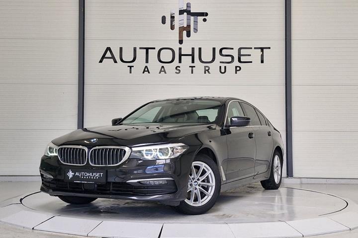 Sort BMW 520d fra 2019 set udefra