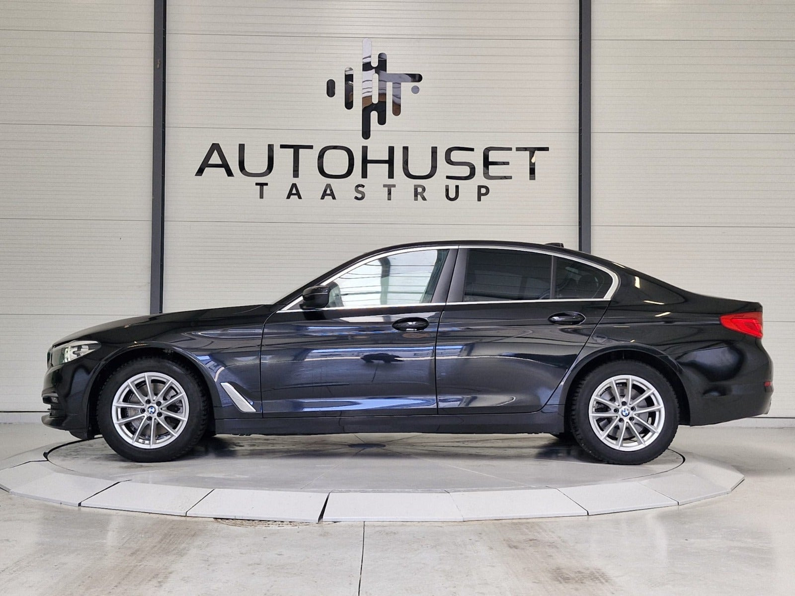 Sort BMW 520d fra 2019