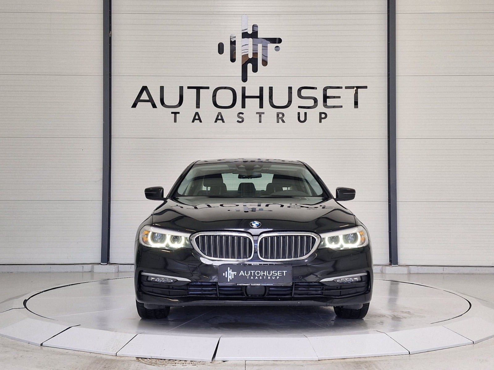 Sort BMW 520d fra 2019