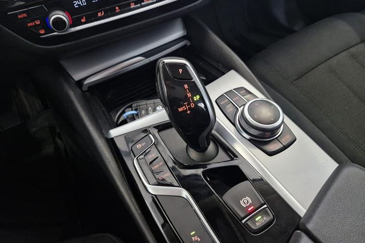 Sort BMW 520d fra 2019