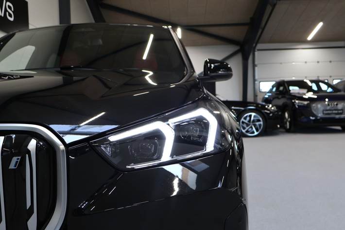 Sort BMW iX1 fra 2023