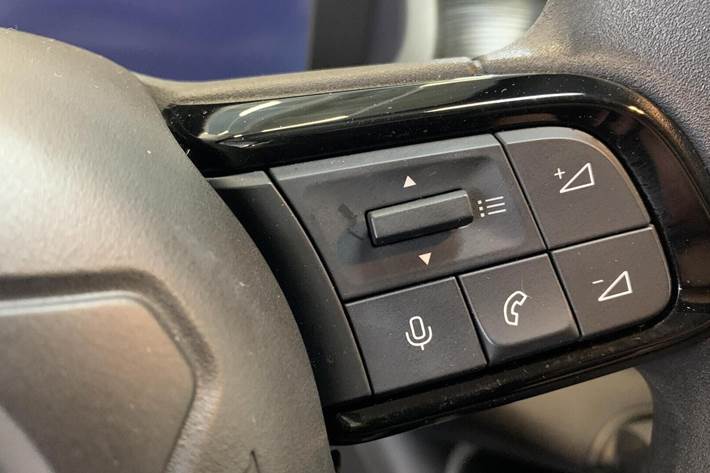 Rød Jeep Avenger fra 2023