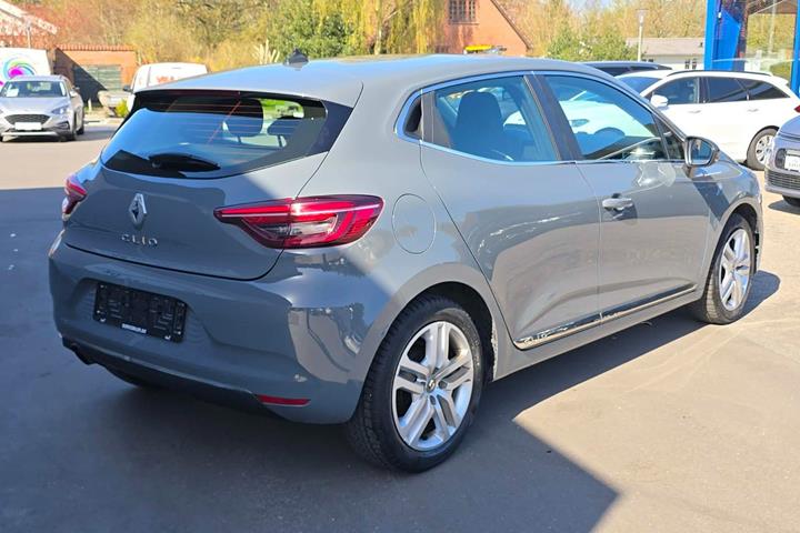 Grå Renault Clio V fra 2019