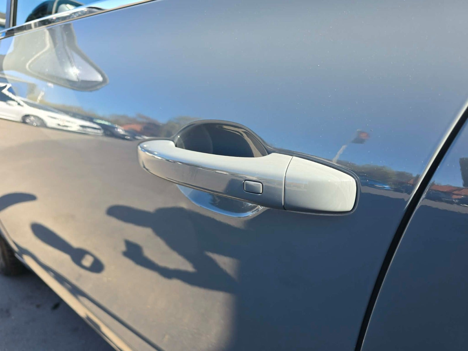 Grå Renault Clio V fra 2019