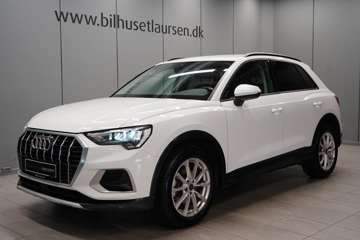 Hvid Audi Q3 fra 2020 set udefra