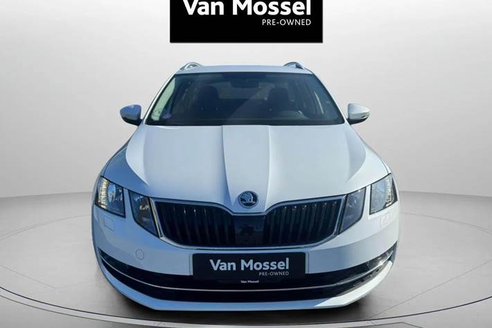 Hvid Skoda Octavia fra 2019