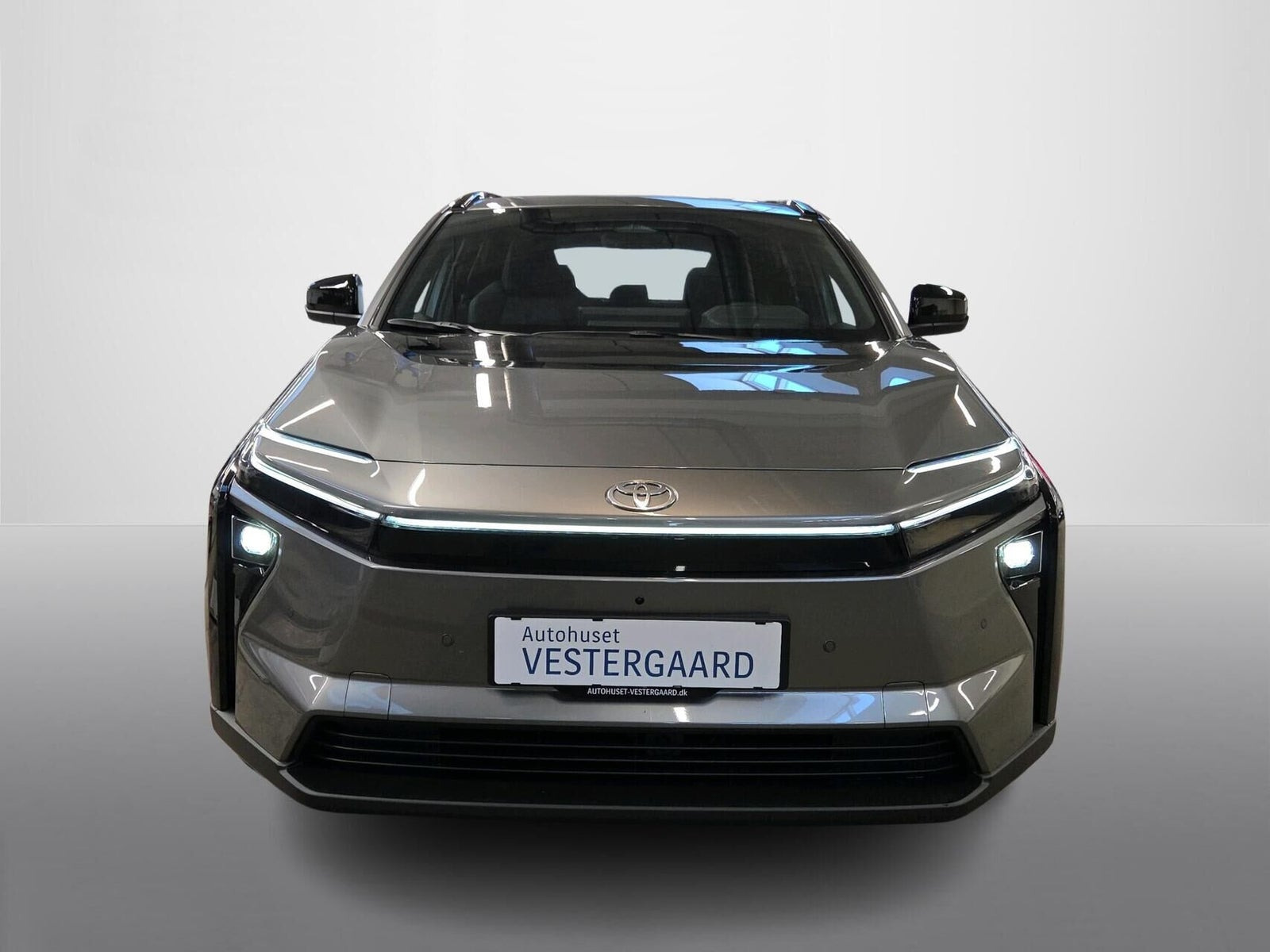 Grå Toyota BZ4X fra 2025