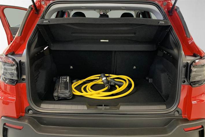 Rød Jeep Avenger fra 2023