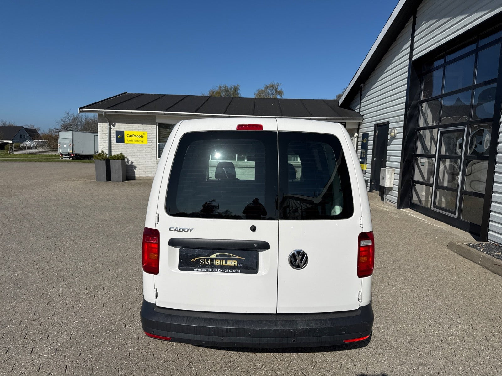 Hvid VW Caddy fra 2018