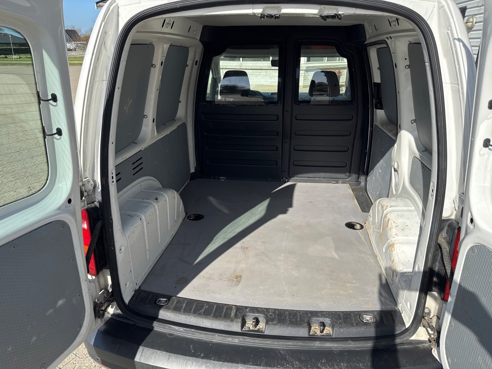 Hvid VW Caddy fra 2018