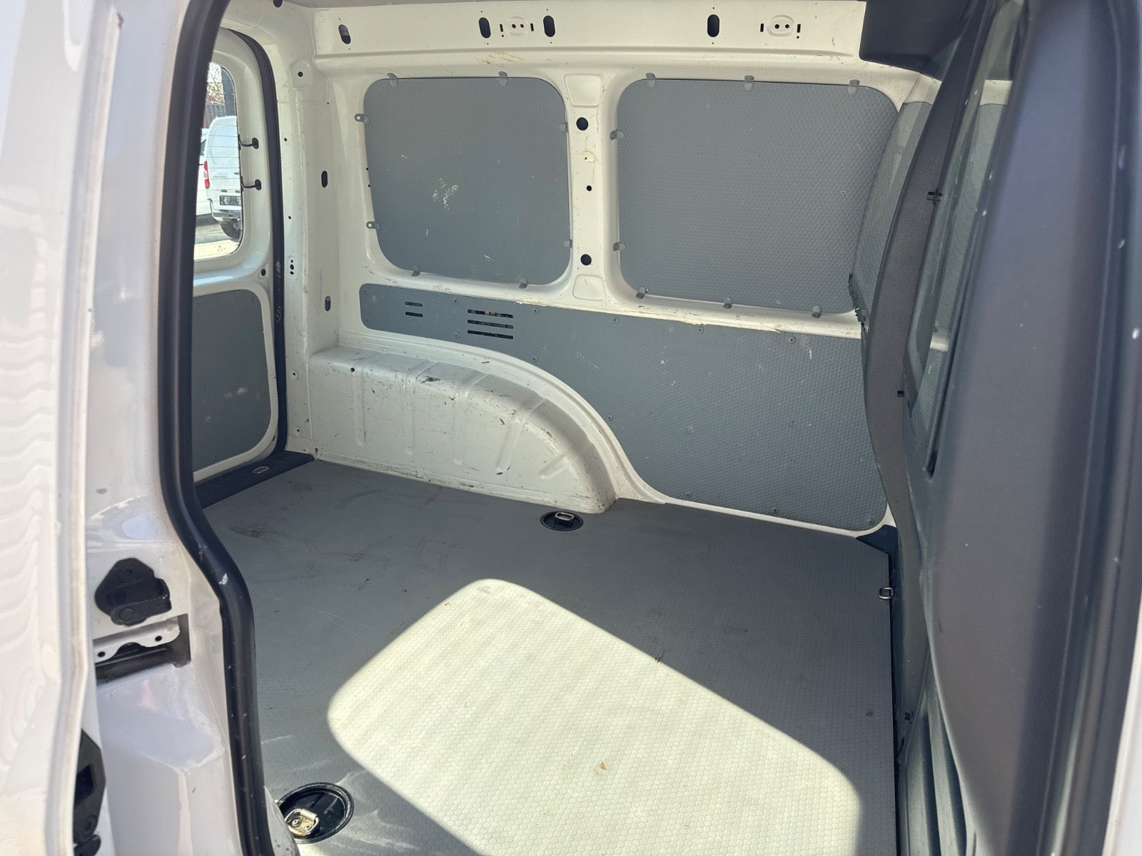 Hvid VW Caddy fra 2018