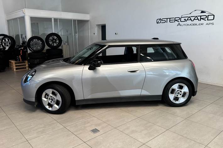 Sølv Mini Cooper SE fra 2024