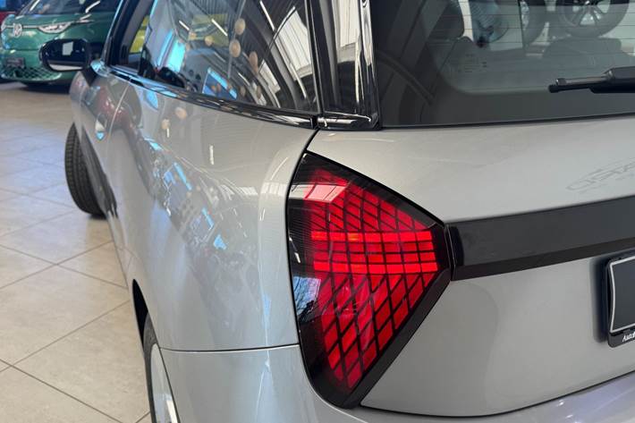 Sølv Mini Cooper SE fra 2024