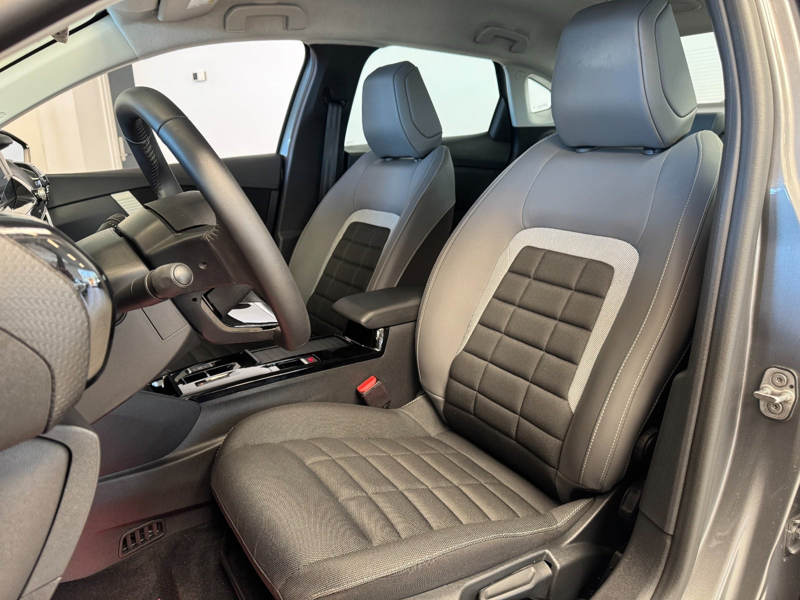 Grå Citroën ë-C4 X fra 2025