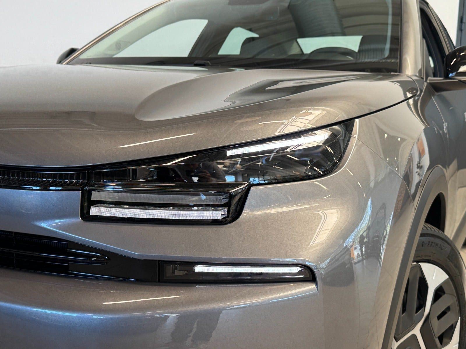 Grå Citroën ë-C4 X fra 2025