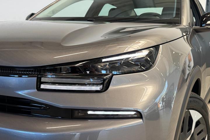 Grå Citroën ë-C4 X fra 2025